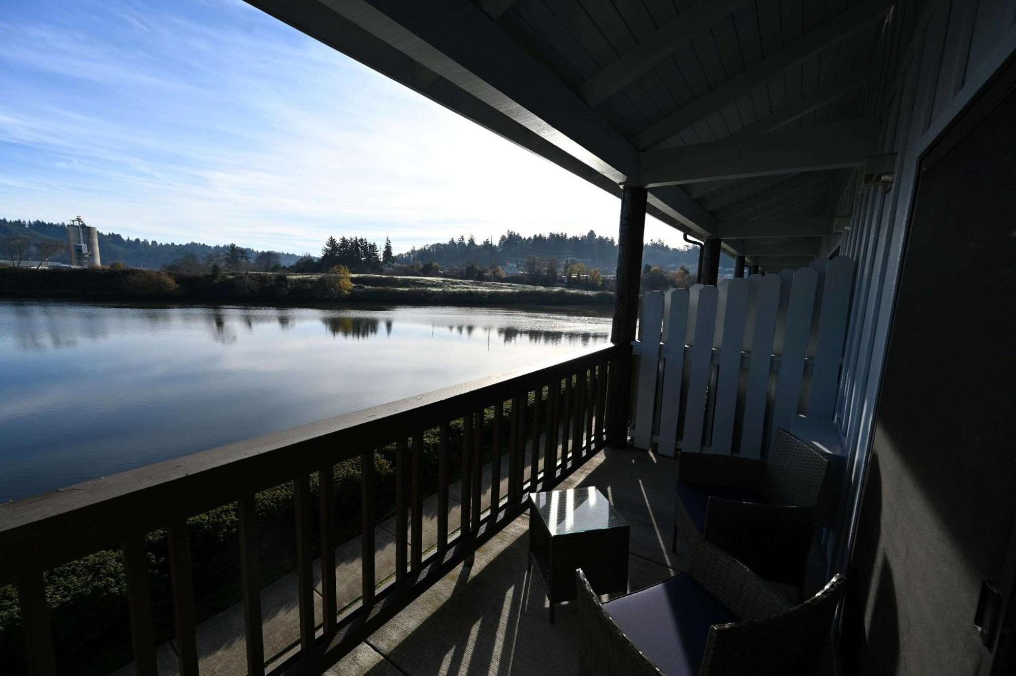 Edgewater Inn Coos Bay Exterior foto