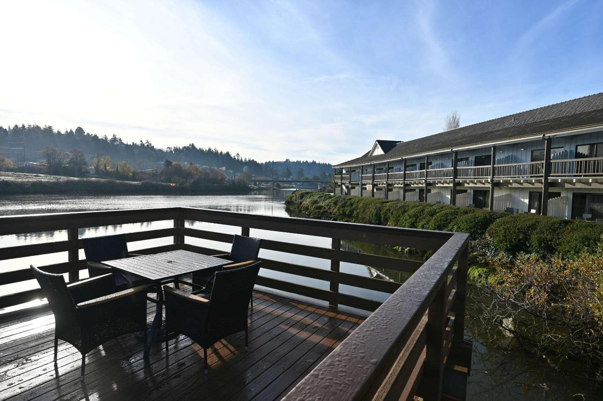Edgewater Inn Coos Bay Exterior foto