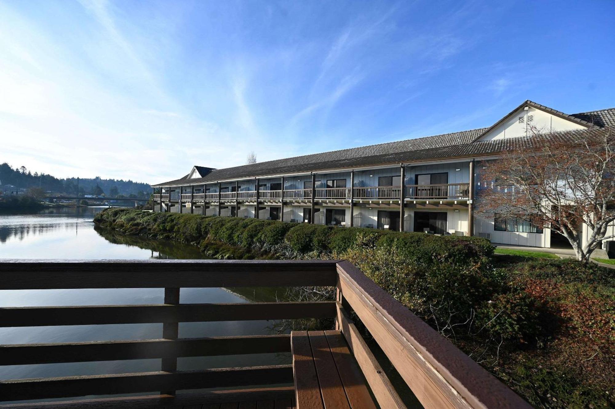 Edgewater Inn Coos Bay Exterior foto