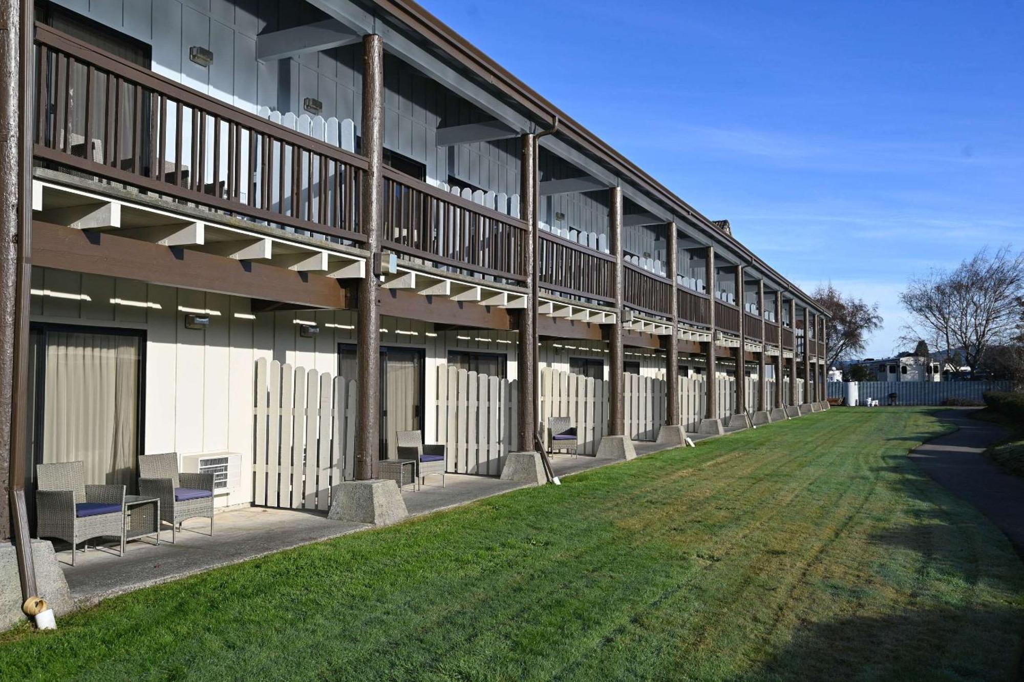 Edgewater Inn Coos Bay Exterior foto