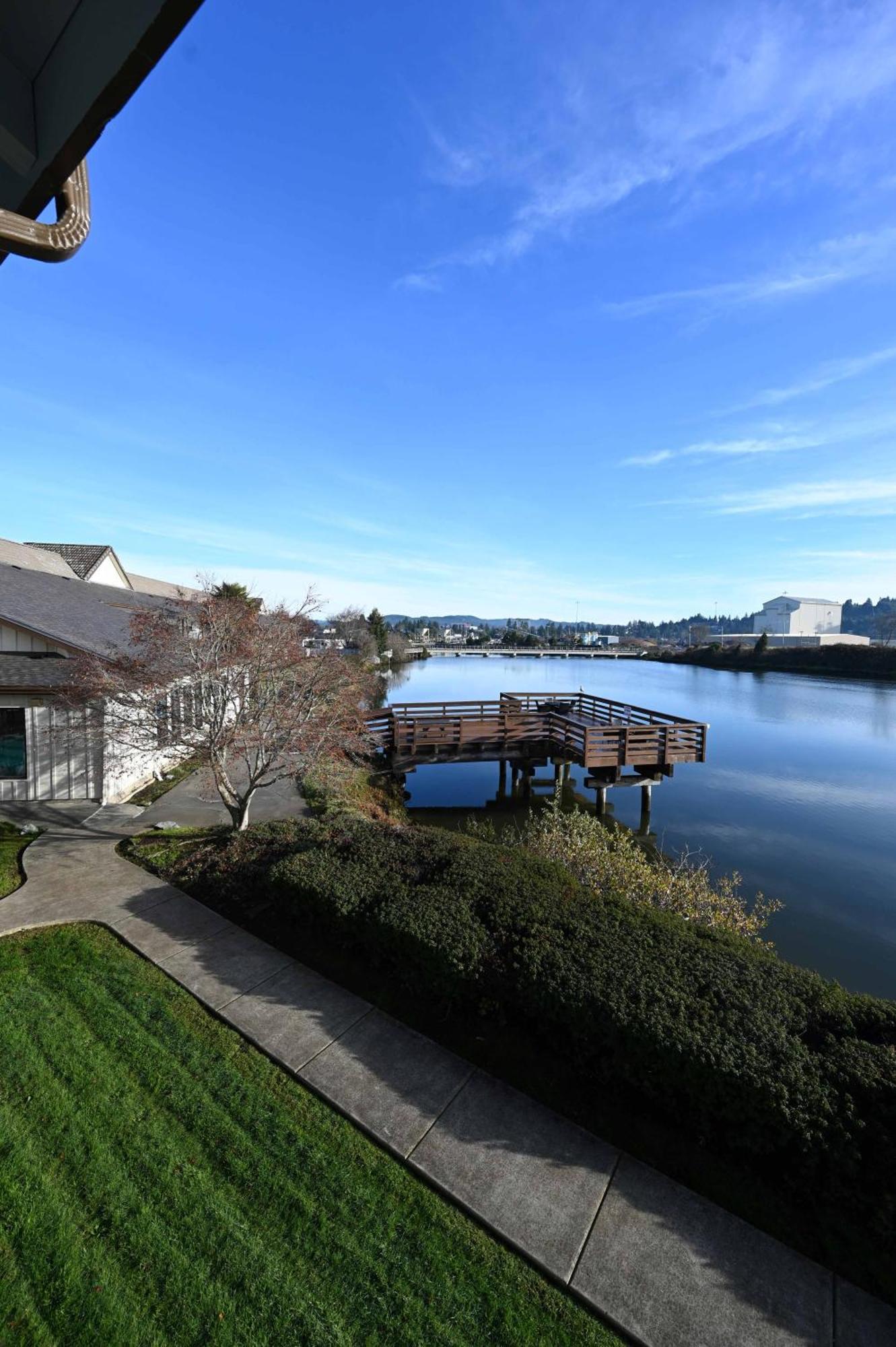 Edgewater Inn Coos Bay Exterior foto